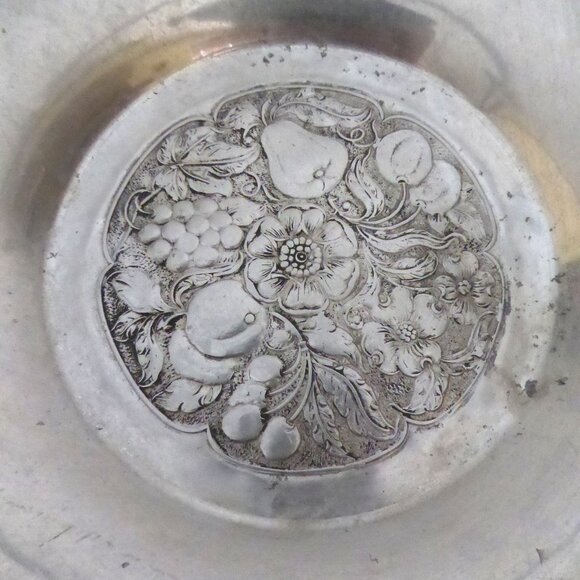 VINTAGE CROMWELL ALUMINUM HAND WROUGHT FRUIT FLOWERS PATTERN DISH BUTLER SET - Picture 12 of 15